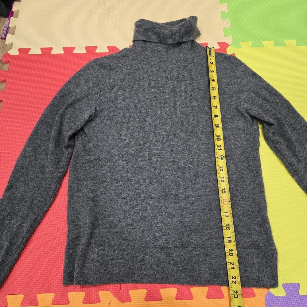 Neiman Marcus The Cashmere Collection Gray Turtleneck Sweater Women's Small P